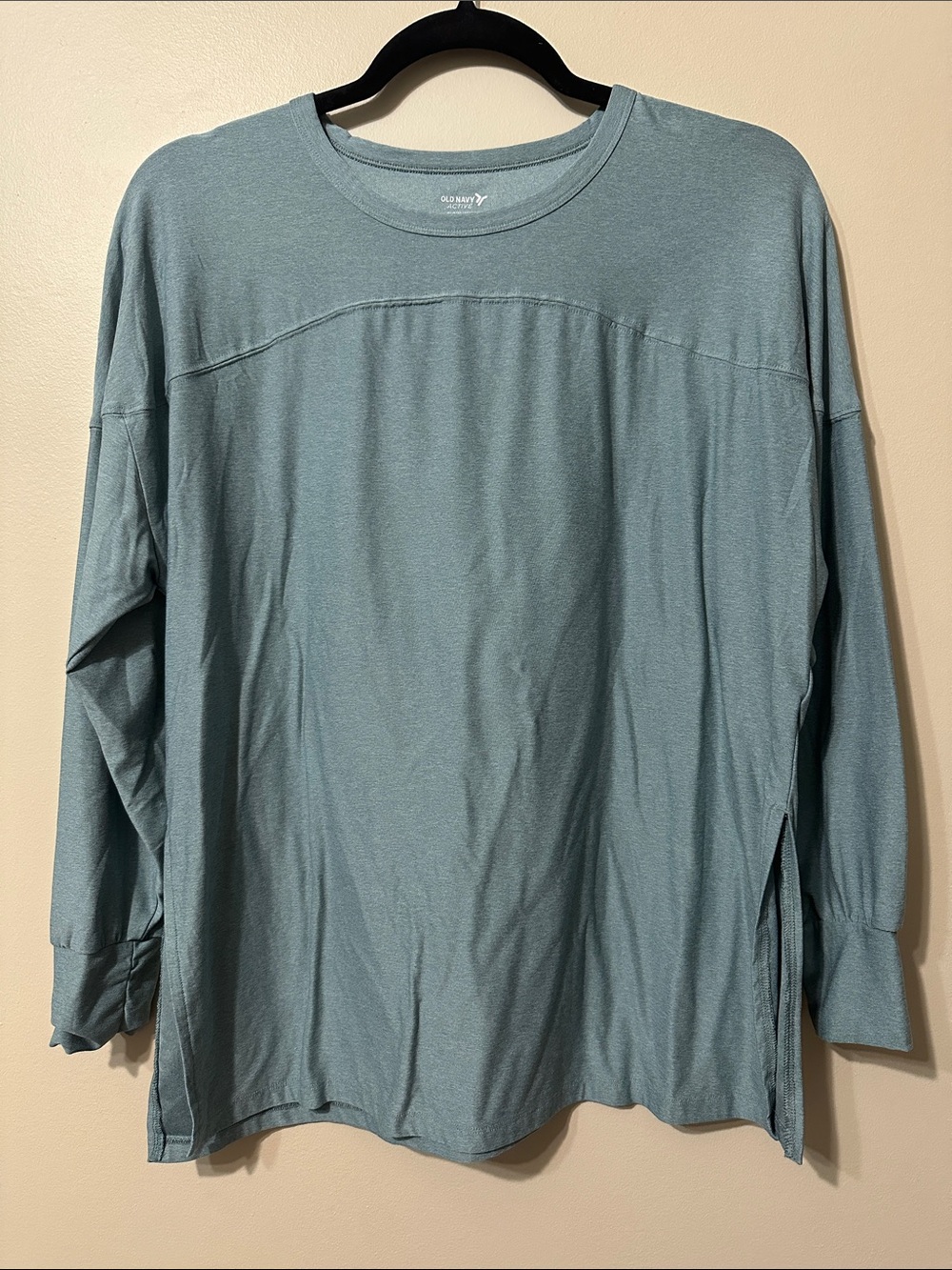 Old Navy Active CloudMotion Lightweight Long Sleeve Tee in Dusty Teal Blue